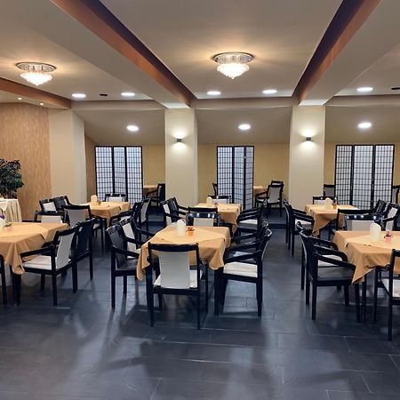 Hotel Central Nagykanizsa Bagian luar foto