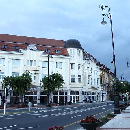 Hotel Central Nagykanizsa Bagian luar foto