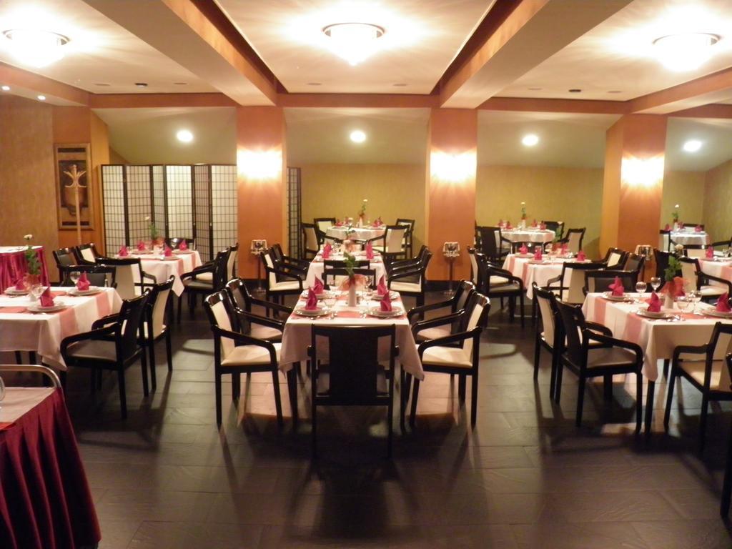 Hotel Central Nagykanizsa Bagian luar foto