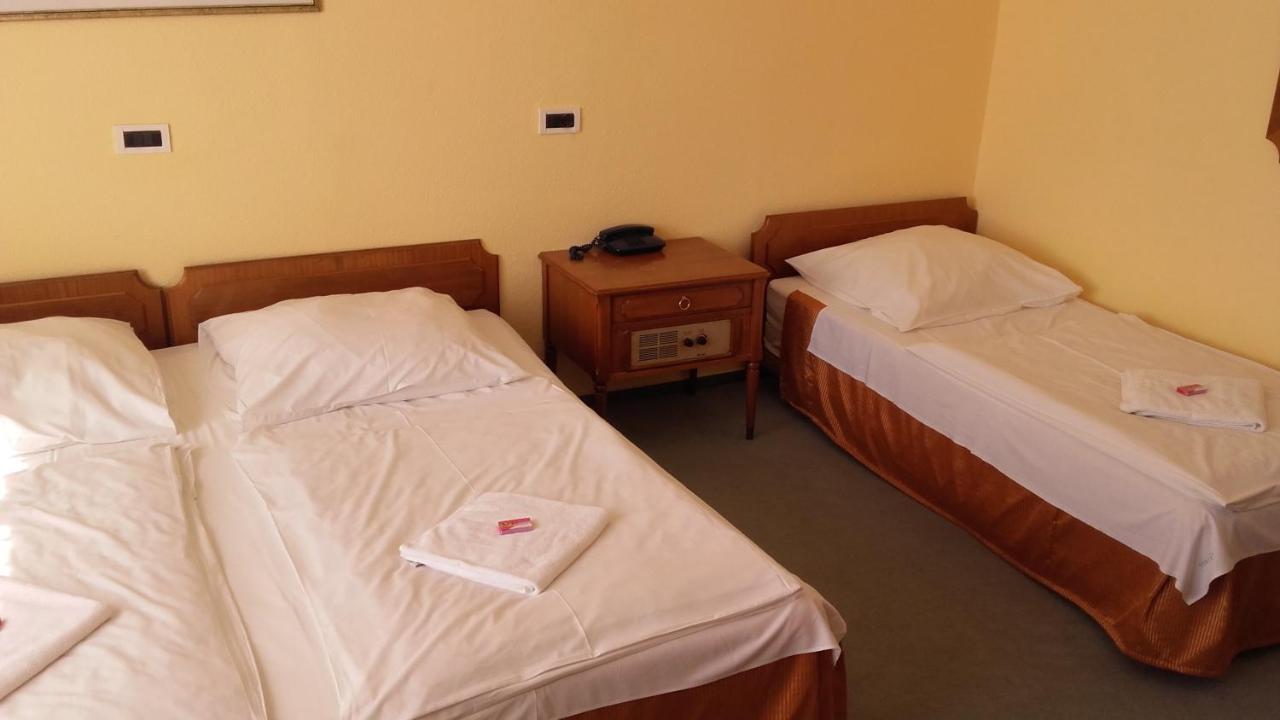 Hotel Central Nagykanizsa Bagian luar foto