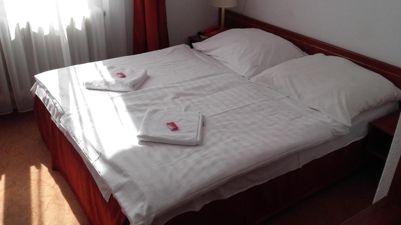 Hotel Central Nagykanizsa Bagian luar foto