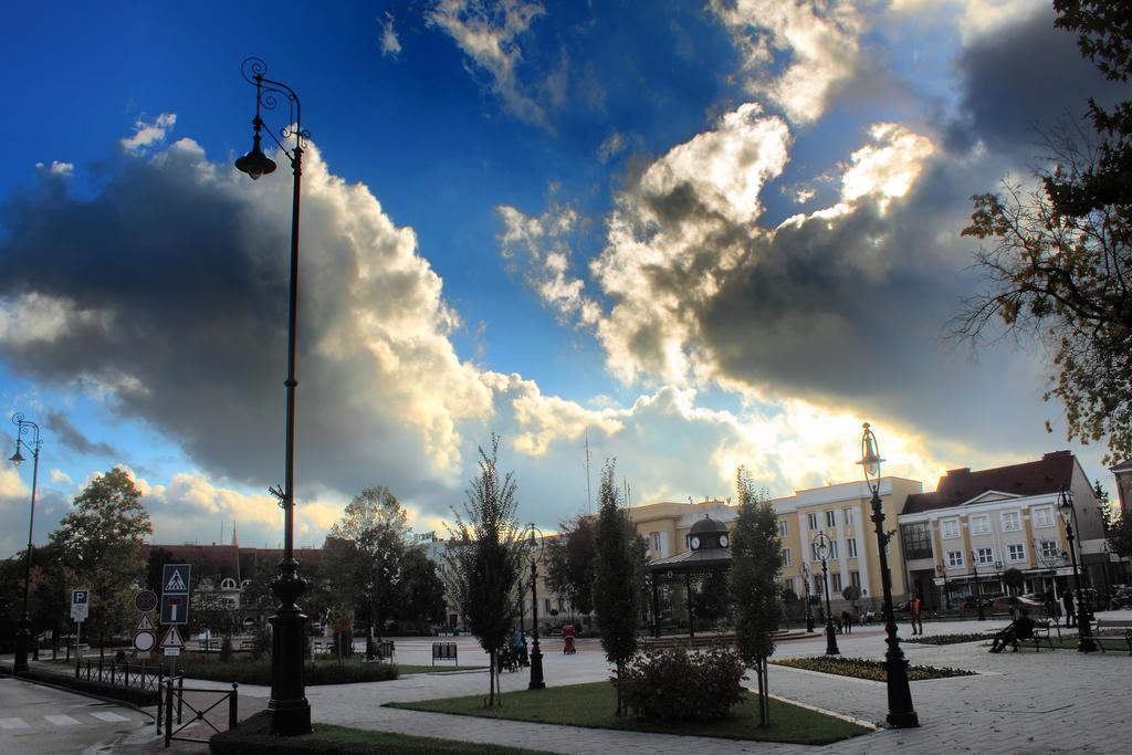Hotel Central Nagykanizsa Bagian luar foto