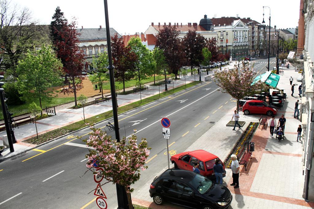 Hotel Central Nagykanizsa Bagian luar foto