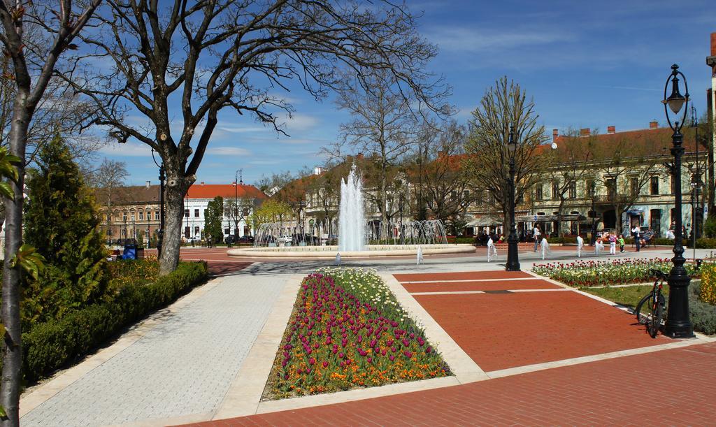 Hotel Central Nagykanizsa Bagian luar foto