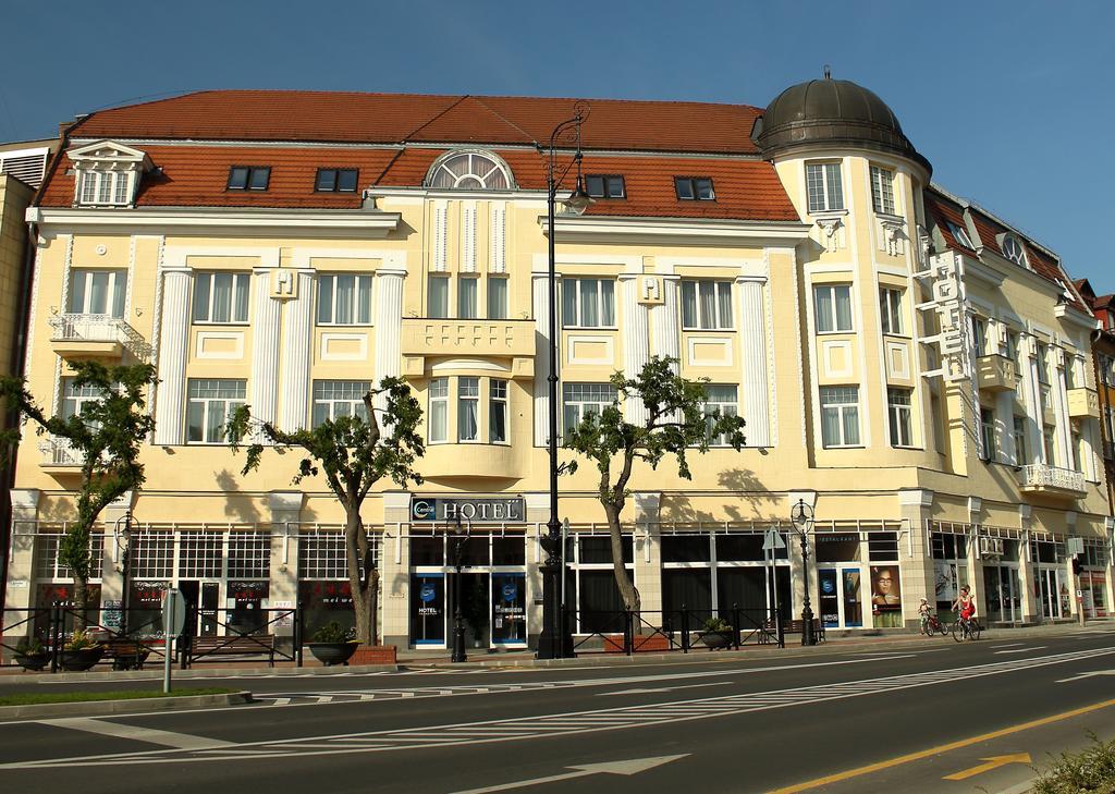 Hotel Central Nagykanizsa Bagian luar foto