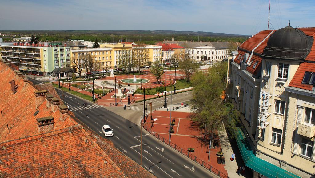 Hotel Central Nagykanizsa Bagian luar foto