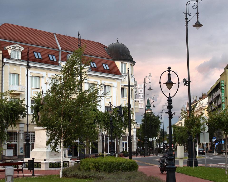 Hotel Central Nagykanizsa Bagian luar foto