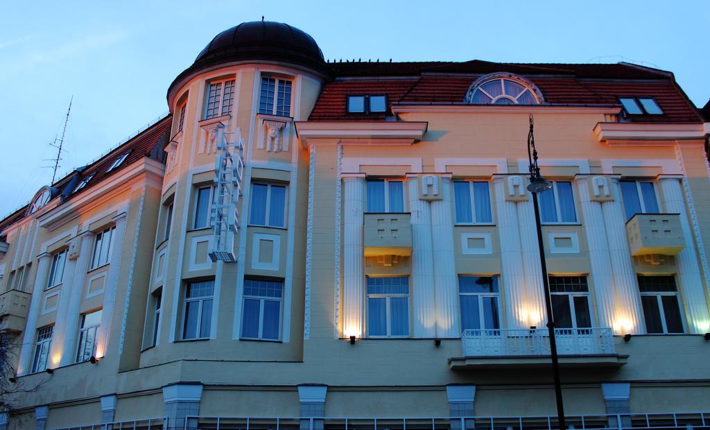 Hotel Central Nagykanizsa Bagian luar foto