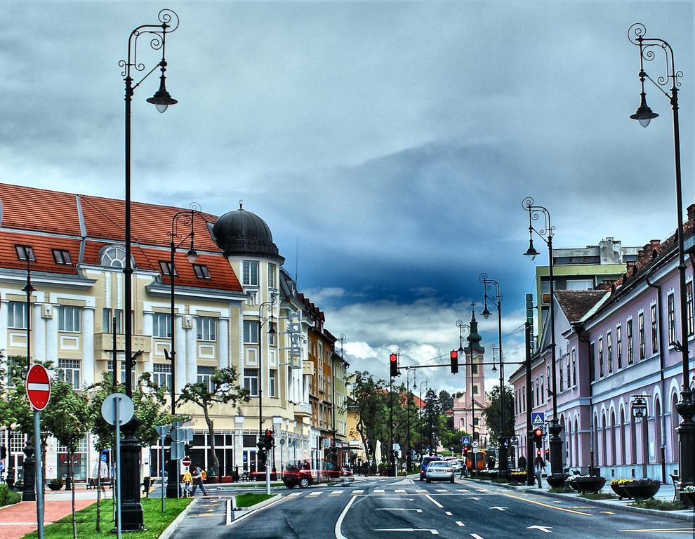 Hotel Central Nagykanizsa Bagian luar foto