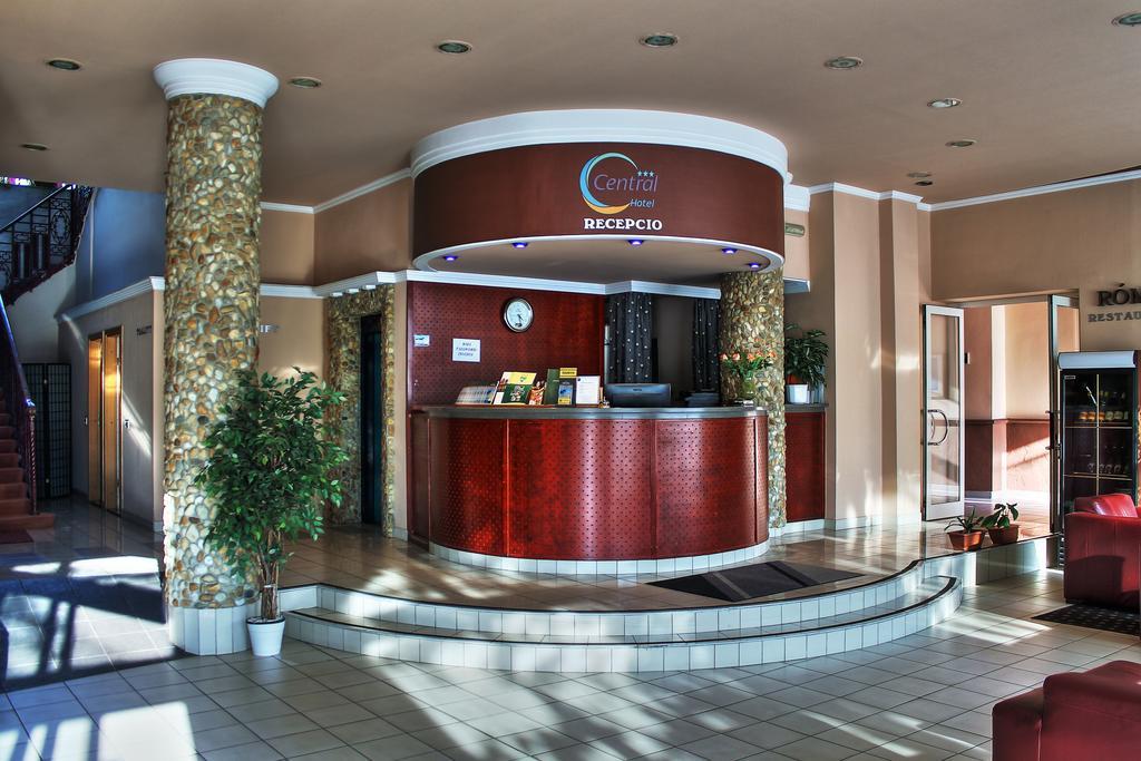 Hotel Central Nagykanizsa Bagian luar foto