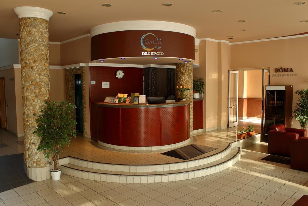 Hotel Central Nagykanizsa Bagian luar foto