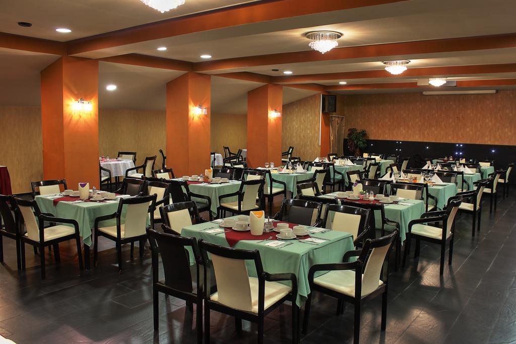 Hotel Central Nagykanizsa Bagian luar foto