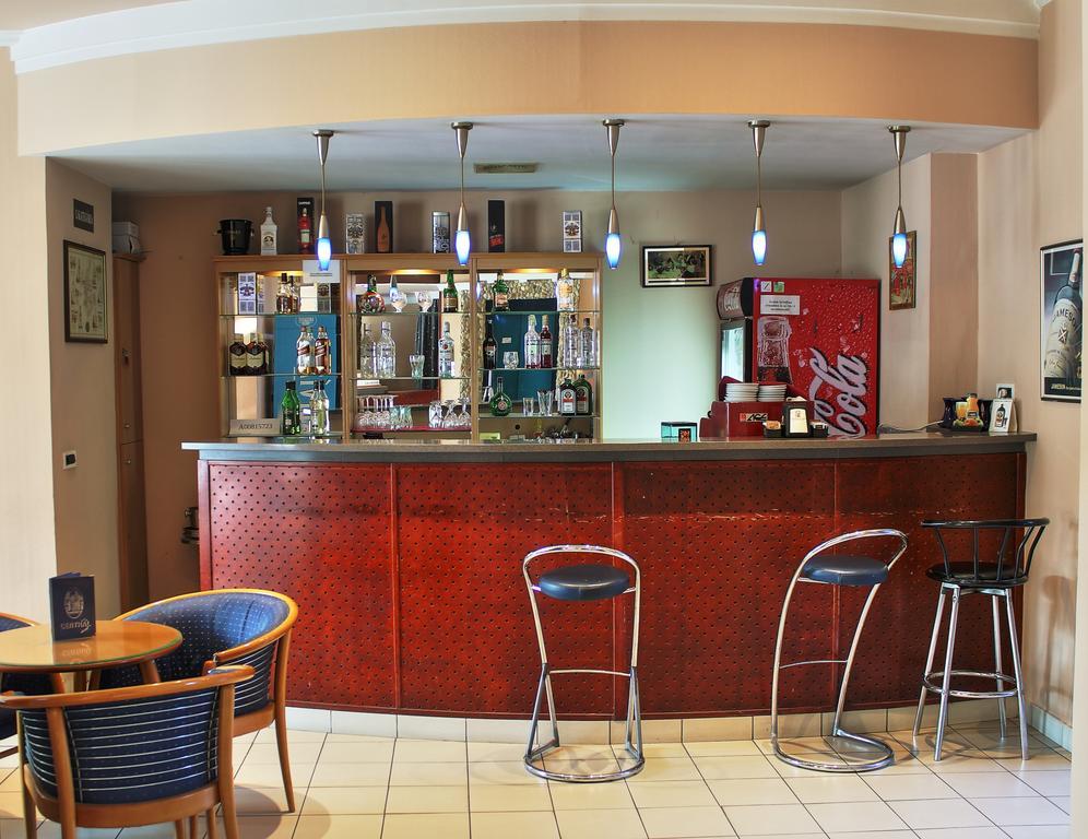 Hotel Central Nagykanizsa Bagian luar foto