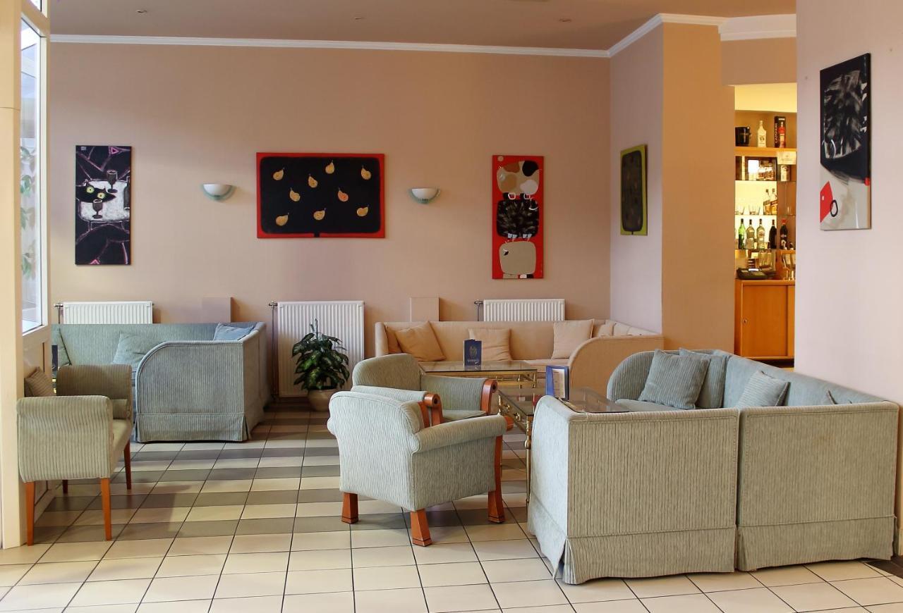 Hotel Central Nagykanizsa Bagian luar foto