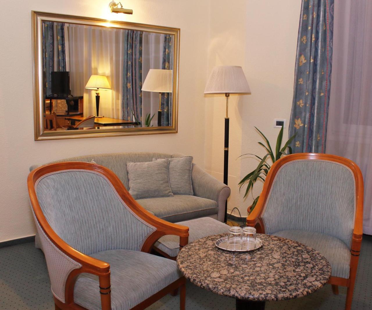 Hotel Central Nagykanizsa Bagian luar foto