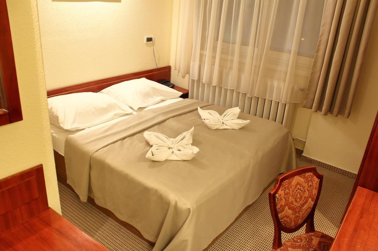 Hotel Central Nagykanizsa Bagian luar foto